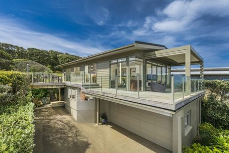 Photo of property in 42 Waitea Road, Muriwai, Waimauku, 0881