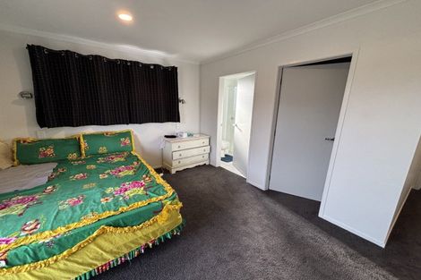 Photo of property in 16 Macdonald Heights, Feilding, 4702