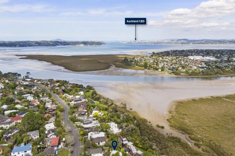 Photo of property in 1/125 West Harbour Drive, West Harbour, Auckland, 0618