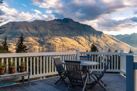 Photo of property in 18 Mckerrow Place, Sunshine Bay, Queenstown, 9300