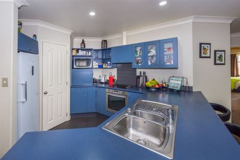 Photo of property in 2 Hawkins Place, Rangiora, 7400