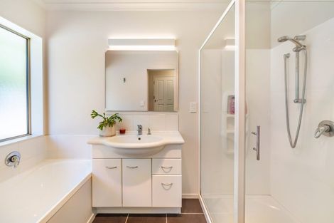 Photo of property in 8 Beechwood Way, Te Marua, Upper Hutt, 5018