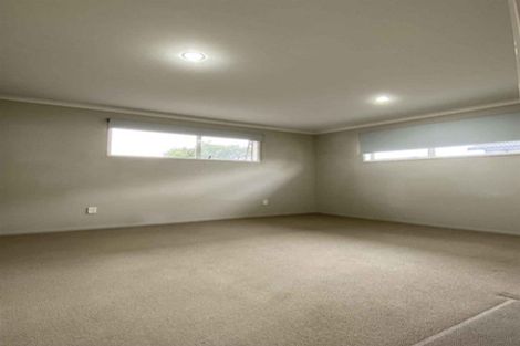 Photo of property in 5 Canyon Drive, Oteha, Auckland, 0632