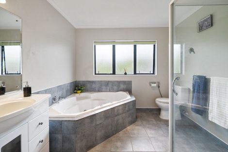 Photo of property in 402 Turitea Road, Turitea, Palmerston North, 4472