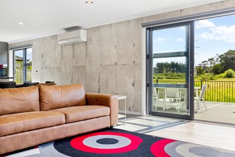 Photo of property in 8 Te Roera Place, Riverhead, 0820