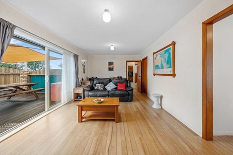 Photo of property in 3 Poto Street, Te Atatu South, Auckland, 0610