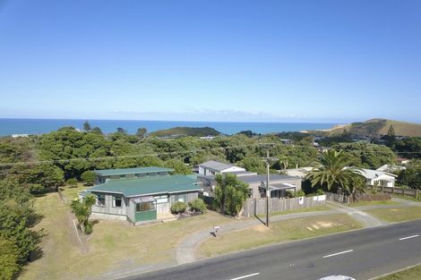 Photo of property in 4 Sea View Road, Baylys Beach, Dargaville, 0377