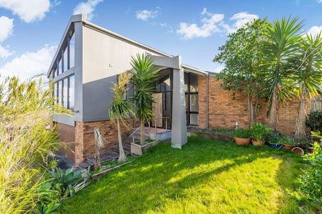 Photo of property in 69 Dalwhinnie Parade, Highland Park, Auckland, 2010