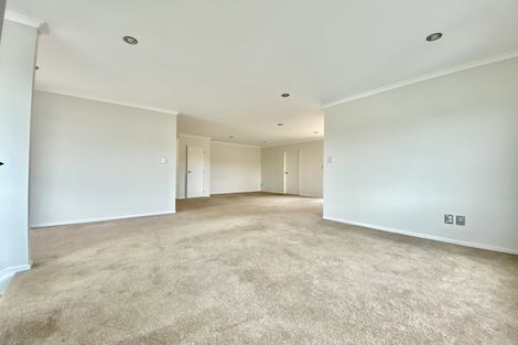 Photo of property in 14 Ray Small Drive, Papakura, 2110
