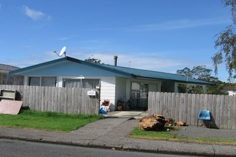 Photo of property in 25 Riverpark Crescent, Henderson, Auckland, 0610