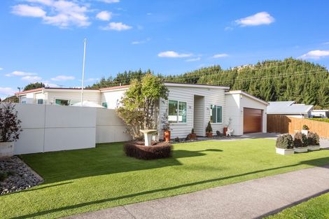 Photo of property in 61 James Cook Drive, Whitby, Porirua, 5024