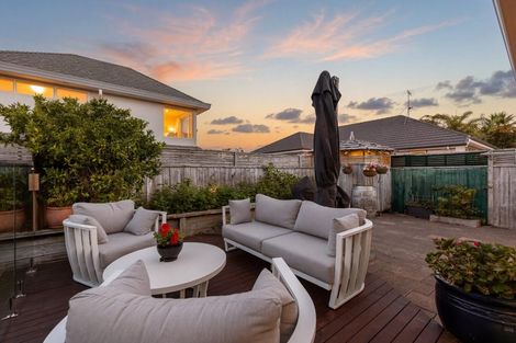 Photo of property in 1/66 Browns Bay Road, Rothesay Bay, Auckland, 0630