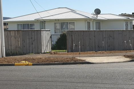 Photo of property in 15 Turakina Street, Merrilands, New Plymouth, 4312