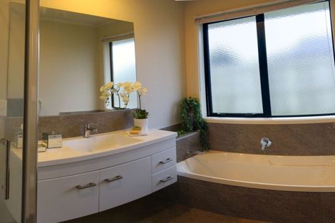 Photo of property in 37 Rainey Crescent, Papamoa Beach, Papamoa, 3118