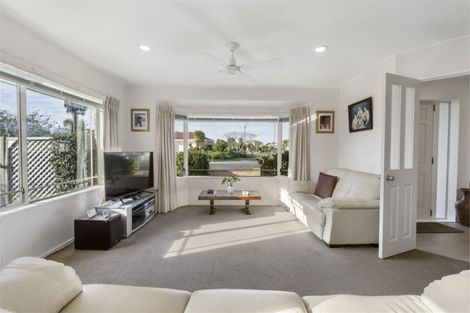 Photo of property in 156 Lakeside Drive, Orewa, 0931