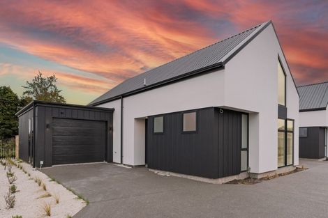Photo of property in 1/25 Winters Road, Redwood, Christchurch, 8051
