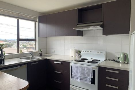 Photo of property in 5/102 Lyall Parade, Lyall Bay, Wellington, 6022