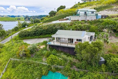 Photo of property in 14 Cliff Street, Pahi, Paparoa, 0571