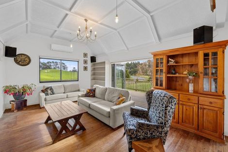 Photo of property in 14 Te Arai Point Road, Te Arai, Wellsford, 0975