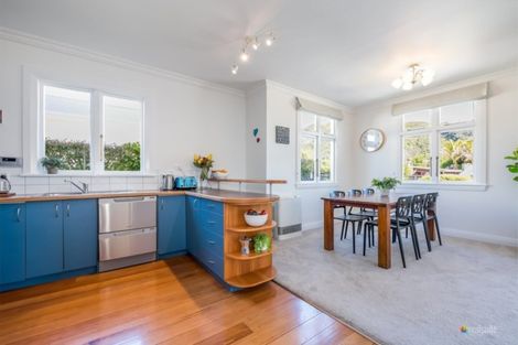 Photo of property in 38 Saint Ronans Avenue, Waterloo, Lower Hutt, 5011