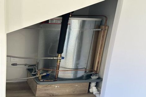 Photo of property in 6d Glennandrew Drive, Half Moon Bay, Auckland, 2012