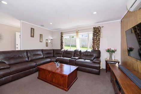 Photo of property in 49 Patts Avenue, Glendene, Auckland, 0602