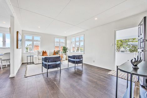 Photo of property in 115 Sunnyside Road, Sunnyvale, Auckland, 0612