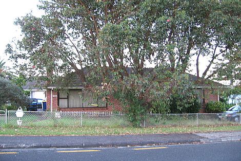 Photo of property in 2 Cornwall Street, Te Atatu South, Auckland, 0610