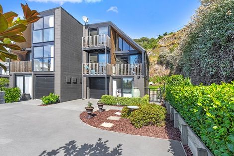 Photo of property in 2/80 Mccormacks Bay Road, Mount Pleasant, Christchurch, 8081