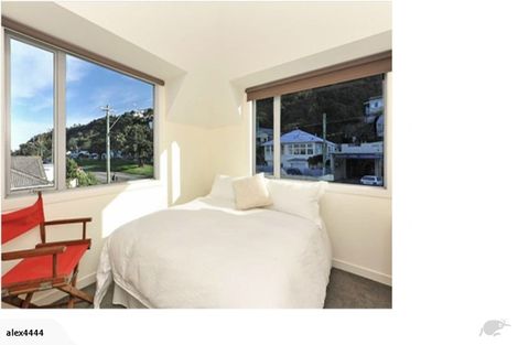 Photo of property in 255 Queens Drive, Lyall Bay, Wellington, 6022