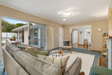 Photo of property in 1/31 Alamein Avenue, Belmont, Auckland, 0622