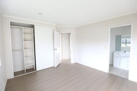 Photo of property in 24 Ashmere Lane, Weymouth, Auckland, 2103