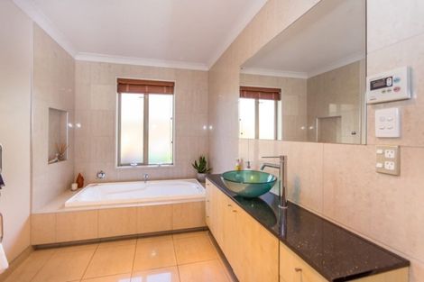 Photo of property in 32 Sovereign Gardens, Halswell, Christchurch, 8025