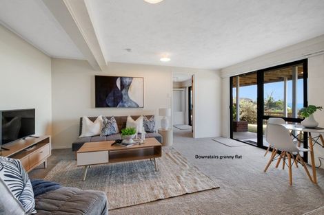 Photo of property in 15 Higham Ferrers Place, Red Beach, 0932