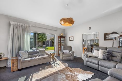 Photo of property in 11 Plynlimon Road, Fendalton, Christchurch, 8052