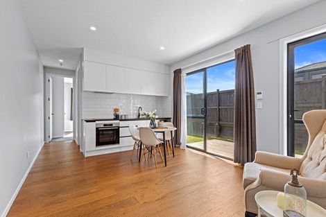Photo of property in 18 Madden Avenue, Kumeu, 0810