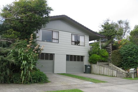 Photo of property in 4 Heathcote Place, Fitzherbert, Palmerston North, 4410