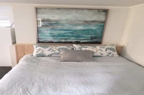 Photo of property in 1/1 Deuxberry Avenue, Northcote, Auckland, 0627