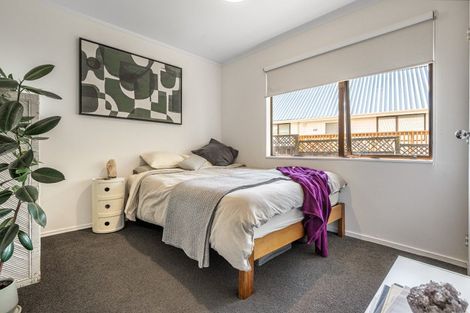 Photo of property in 2/43 Sabulite Road, Kelston, Auckland, 0602