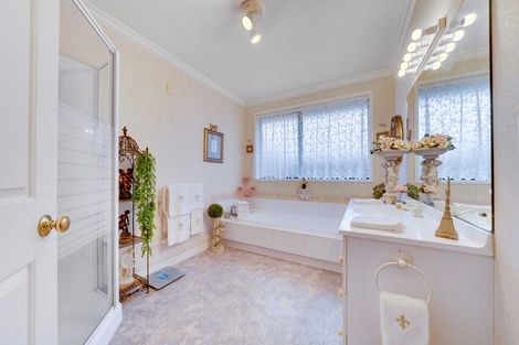 Photo of property in 2/13 Hamilton Road, Papatoetoe, Auckland, 2025