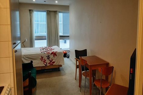 Photo of property in Terrace Heights Apartments, 2e/163 The Terrace, Wellington Central, Wellington, 6011