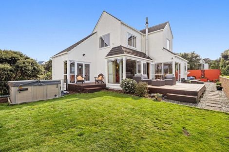 Photo of property in 32 Penryn Drive, Camborne, Porirua, 5026