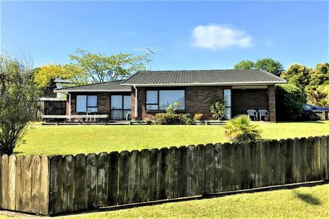 Photo of property in 2 Sherpa Place, Massey, Auckland, 0614