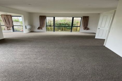 Photo of property in 8 Forbes Lane, Newlands, Wellington, 6037