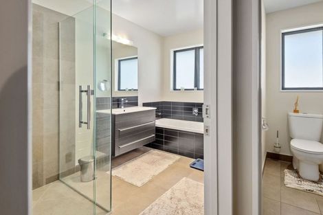 Photo of property in 8 Erin Jane Place, One Tree Point, 0118