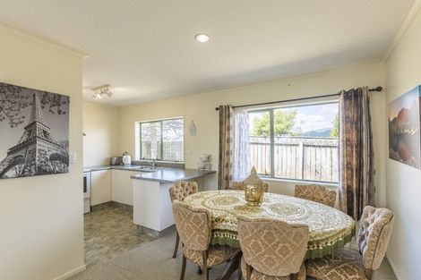 Photo of property in 33 Rosewood Place, Paraparaumu, 5032