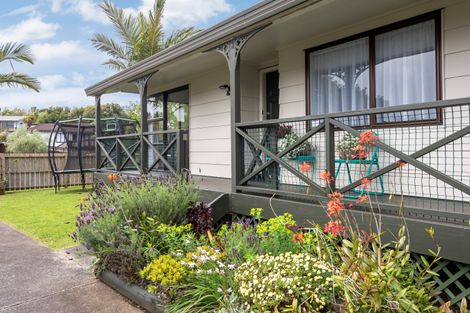 Photo of property in 25 Gosford Drive, Botany Downs, Auckland, 2010