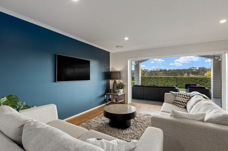 Photo of property in 60 Roberts Road, Matakatia, Whangaparaoa, 0930