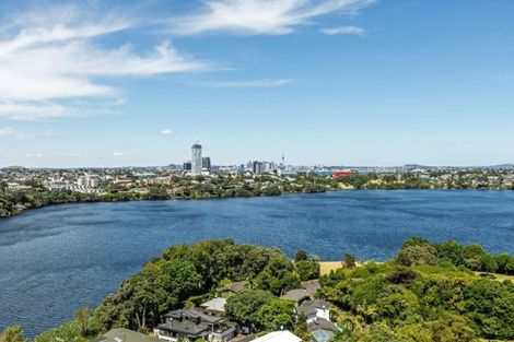 Photo of property in 10/90 Kitchener Road, Milford, Auckland, 0620