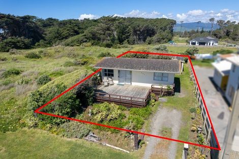 Photo of property in 224 Marine Parade, Otaki Beach, Otaki, 5512